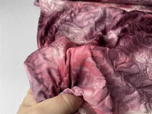 Velour - blomsterprint i velour og tie dye motiv i rosa toner